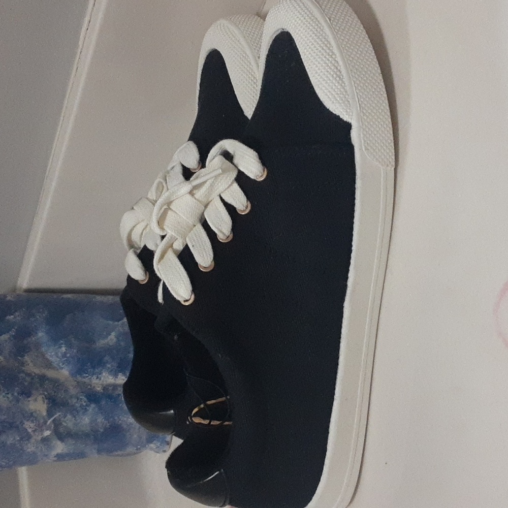Roxy Black and White Women's Sneakers. NWT.